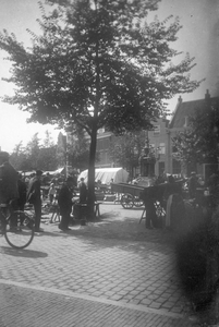 832084 Gezicht op de warenmarkt ( oude markt ) op de Neude te Utrecht.